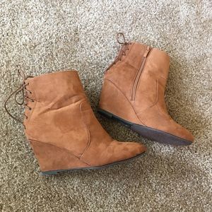 CL by Laundry Tan Bootie Wedges Lace Up Back 9